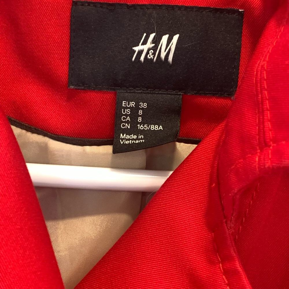 Red Raincoat - Picture 3 of 5